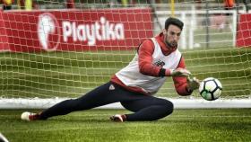 Sergio Rico, en un entrenamiento del Sevilla. Foto: Twitter (@sergiorico25)