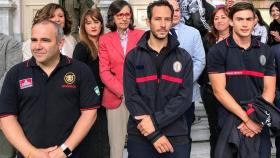 Los tres bomberos sevillanos.