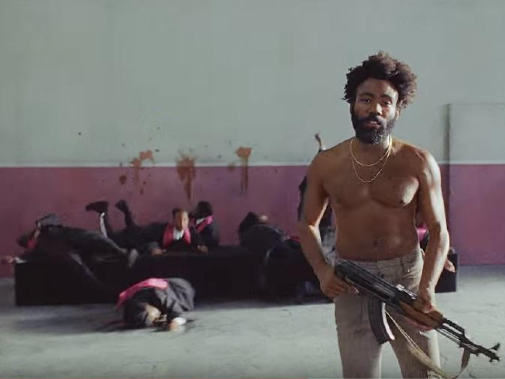 Fotograma de This is America, la polémica canción de Donald Glover, alias Childish Gambino.