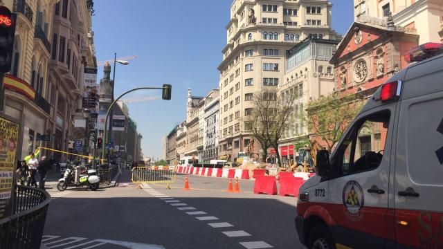 La calle Alcalá con Gran Vía, cortada al tráfico y a los peatones.