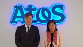 Rosa García, CEO y presidenta en Siemens España, con Ivan Lozano, CEO de Atos Iberia.