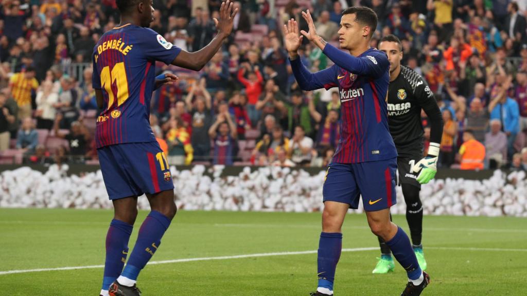 Coutinho y Dembélé celebran el primer gol del Barcelona al Villarreal.