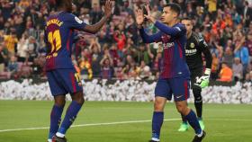 Coutinho y Dembélé celebran el primer gol del Barcelona al Villarreal.