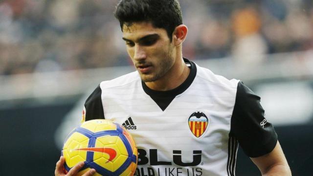 Guedes con el Valencia. Foto valenciacf.com