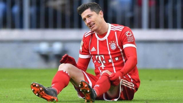 Lewandowski, tendido en el suelo. Foto fcbayern.com