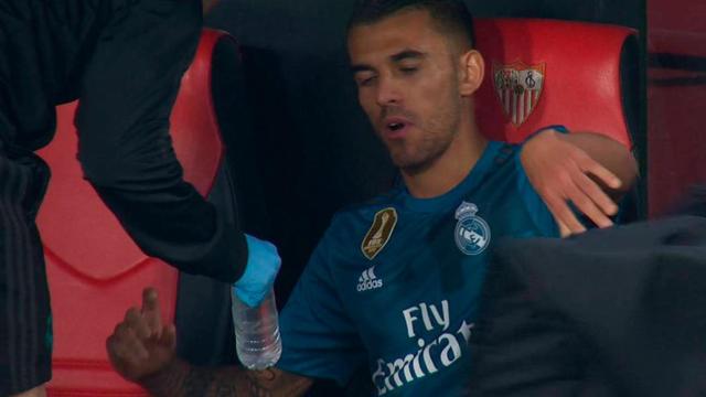 Ceballos enfadado en el banquillo