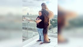 Chewbacca y Chicote protagonizan el cruze más épico de la historia