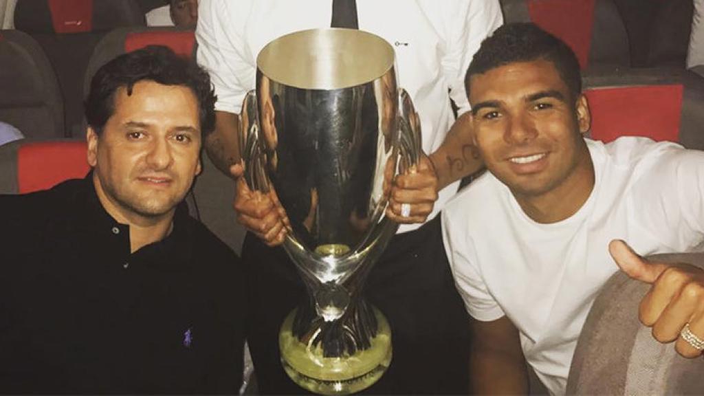 Juni Calafat junto a Casemiro. Foto: Instagram (@oficialrc3)