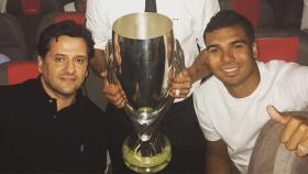 Juni Calafat junto a Casemiro.