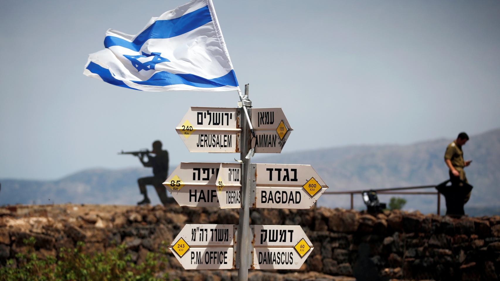 Imagen de un soldado israelí en las posiciones de los Altos del Golán.