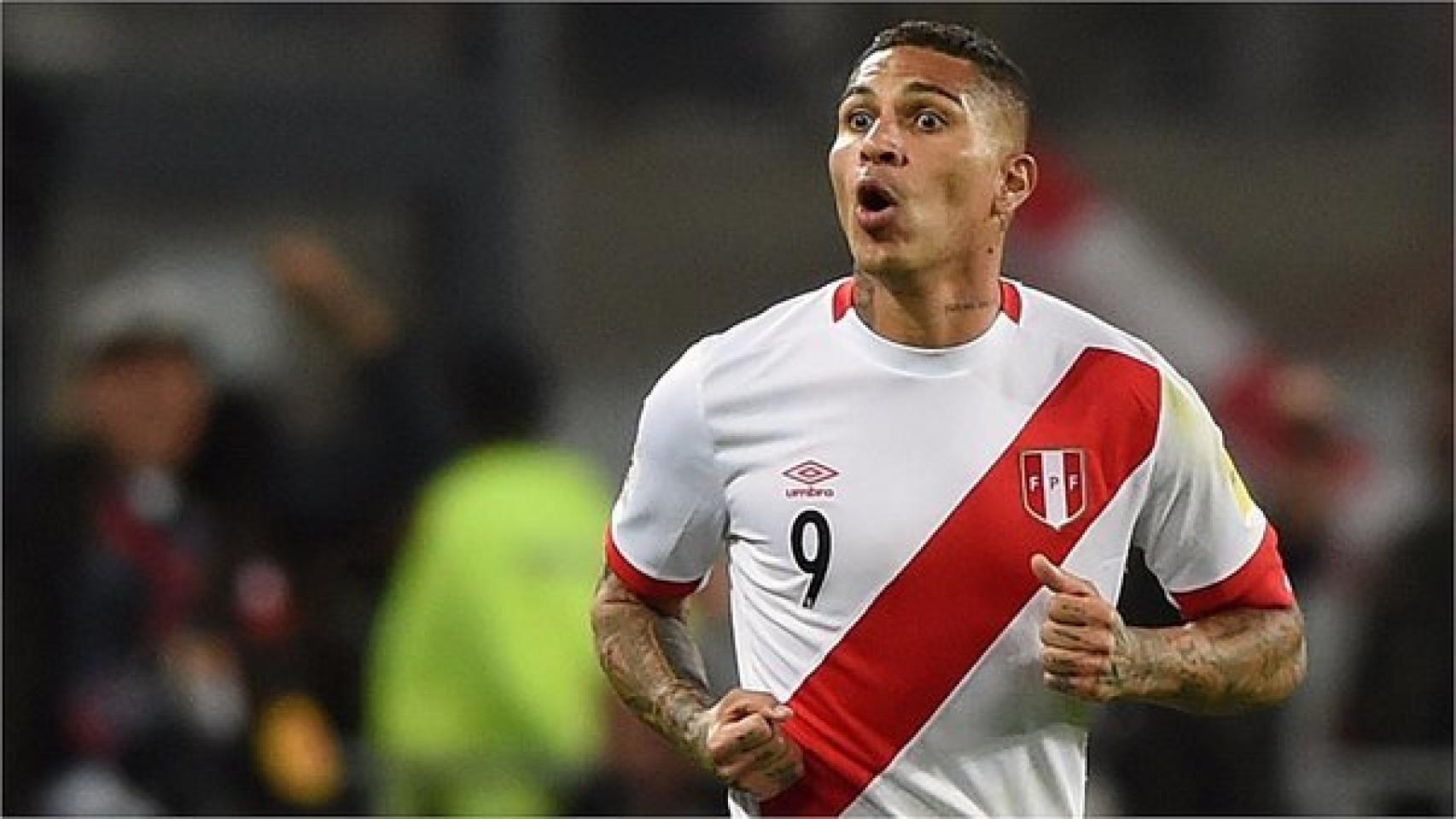 Paolo Guerrero, internacional por Perú.