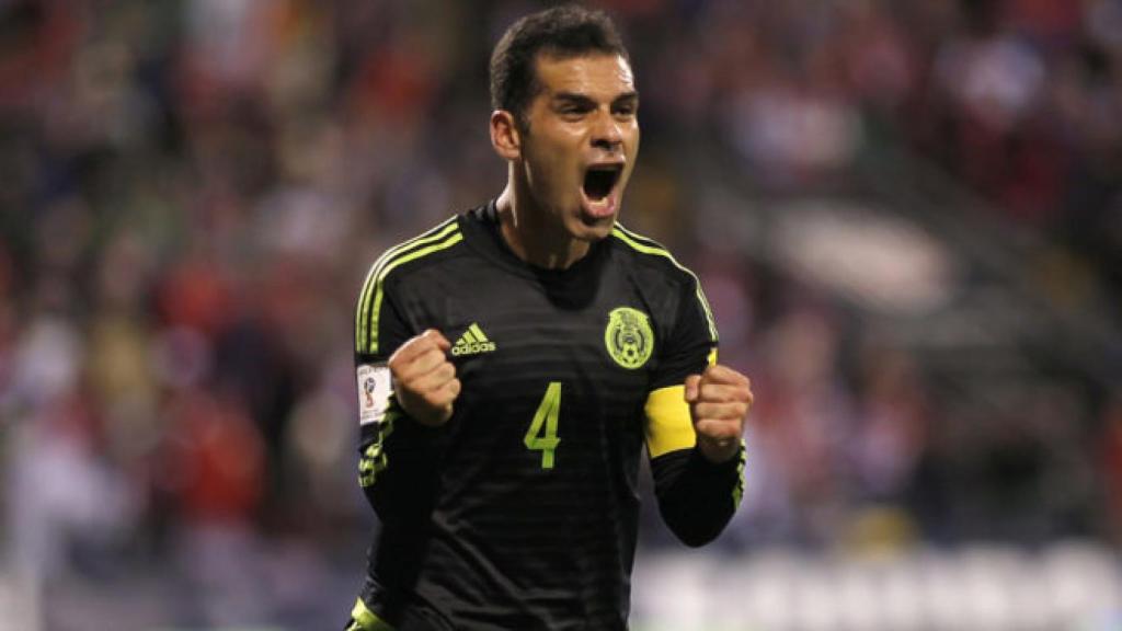 Rafael Márquez celebra un gol.