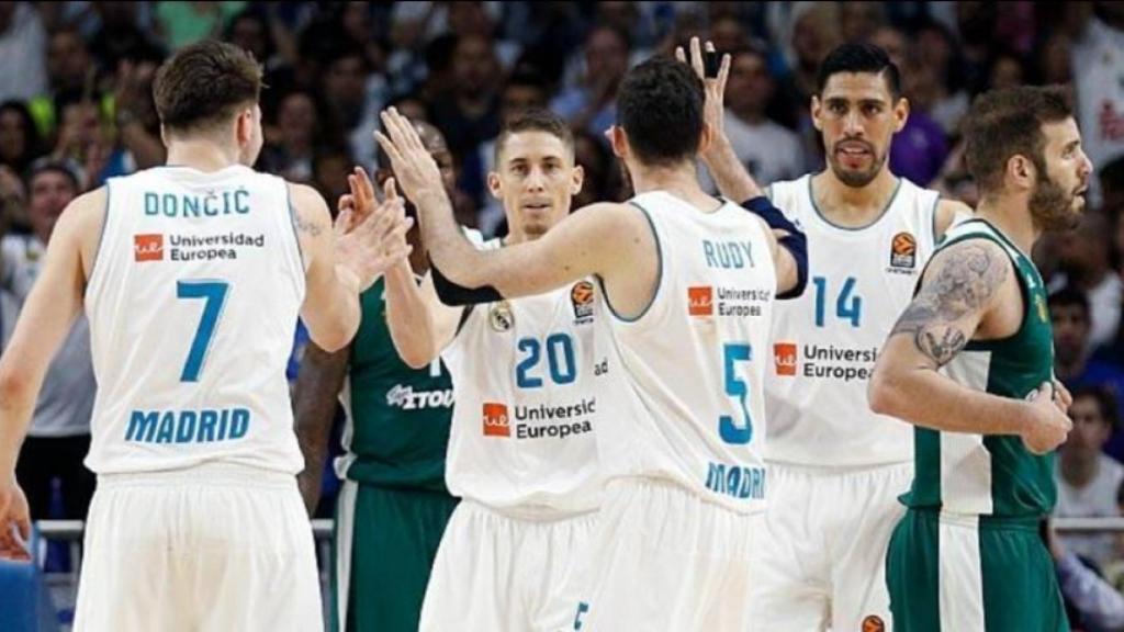 Los jugadores del Real Madrid celebran el pase a la Final Four de Belgrado