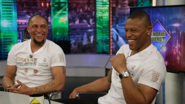 Roberto Carlos y Julio Baptista promocionan el Corazón Classic Match en El Hormiguero. Foto: Twitter (@El_Hormiguero)