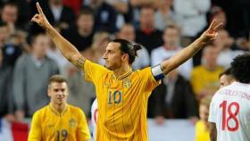 Ibra celebra su chilena ante Inglaterra. Foto uefa.com