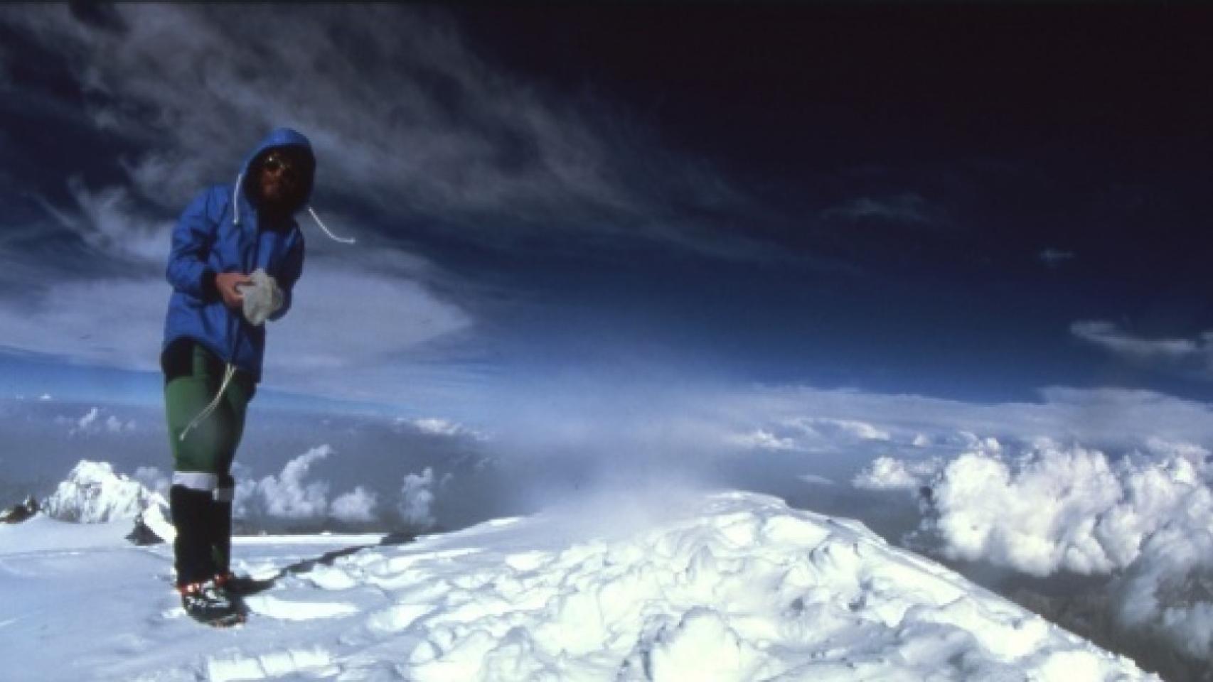 Reinhold Messner en la cima del Monte Everest.