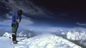 Reinhold Messner en la cima del Monte Everest.