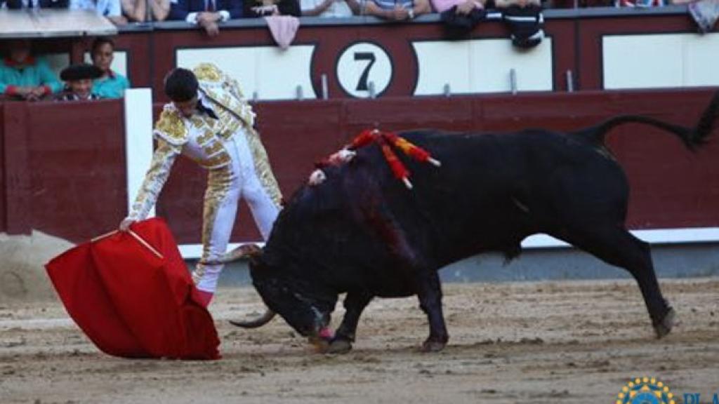 Derechazo de Talavante al tercer toro