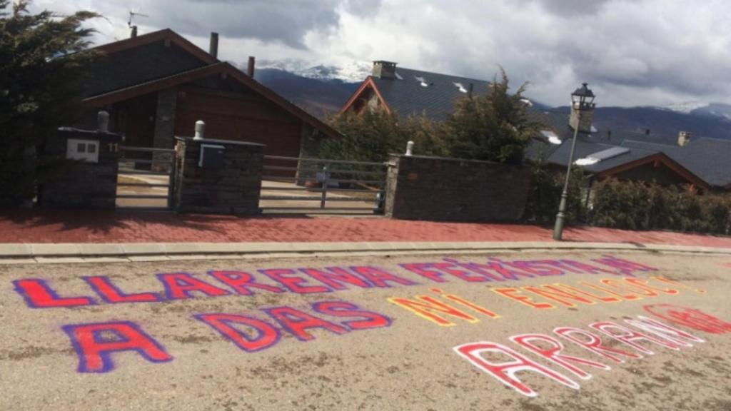 Pintadas en la localidad de veraneo de LLarena en Gerona.