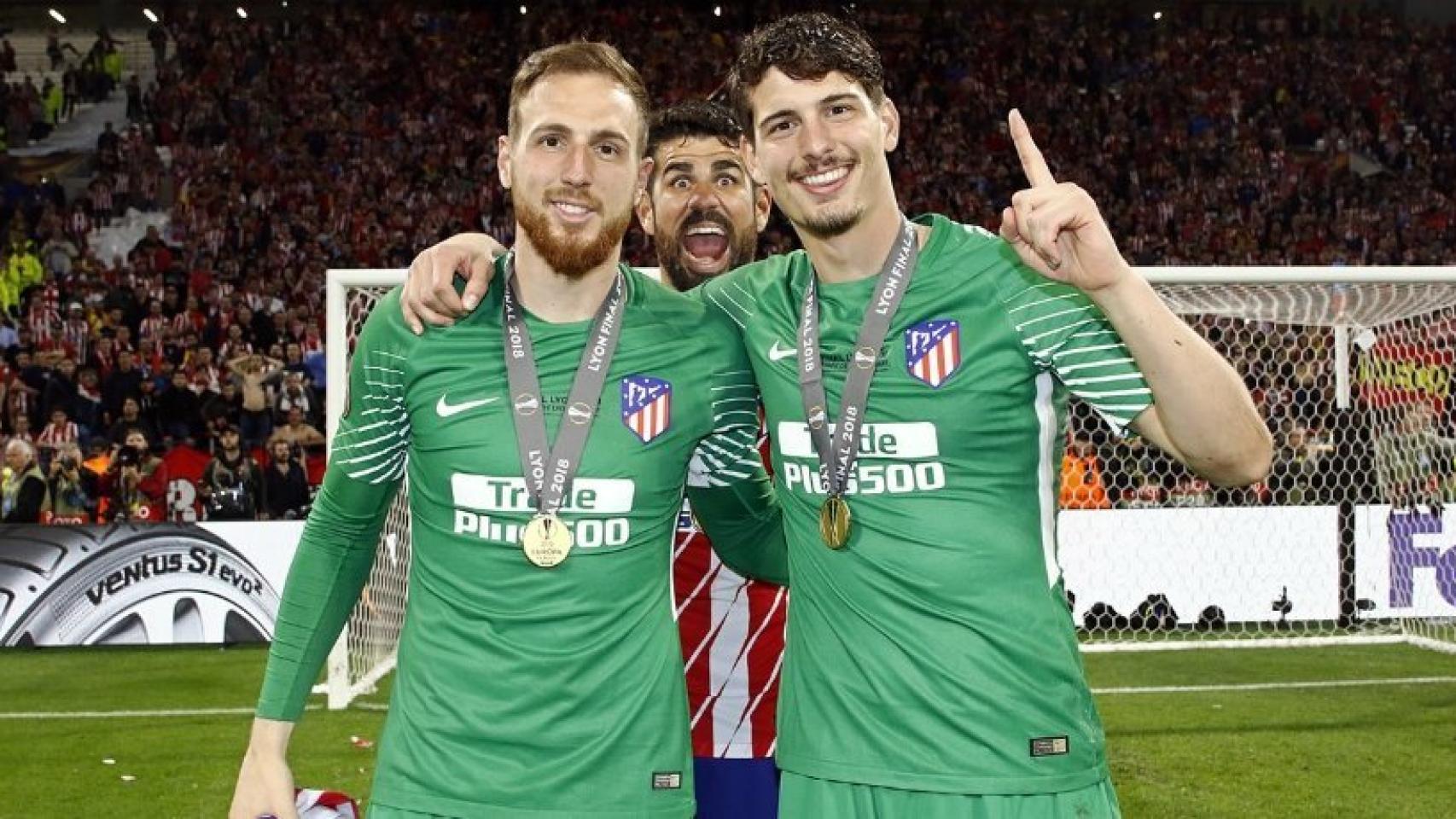 Jan Oblak, Diego Costa y Axel Werner celebran la Europa League. Foto: Twitter (@Atleti)