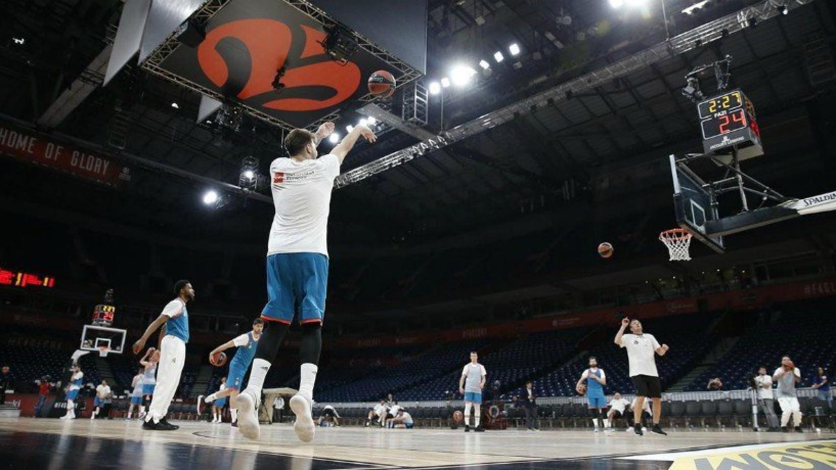 Doncic tira un triple durante el último entrenamiento antes de la Final Four