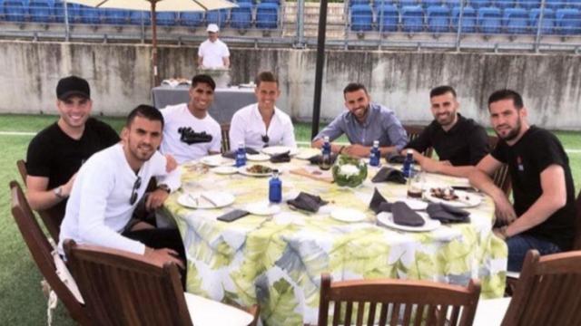 Los jugadores del Madrid, de barbacoa en Valdebebas. Foto. Instagram (@marcosllorente)