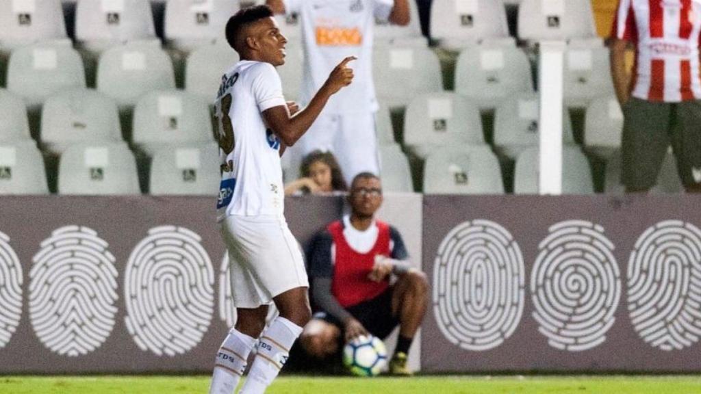 Rodrygo Goes celebra un gol con el Santos. Foto: Twitter (@RodrygoGoes).