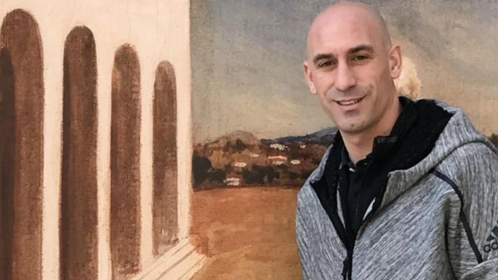 Luis Rubiales en una exposición artística. Foto: Twitter (@LuisRubiales)