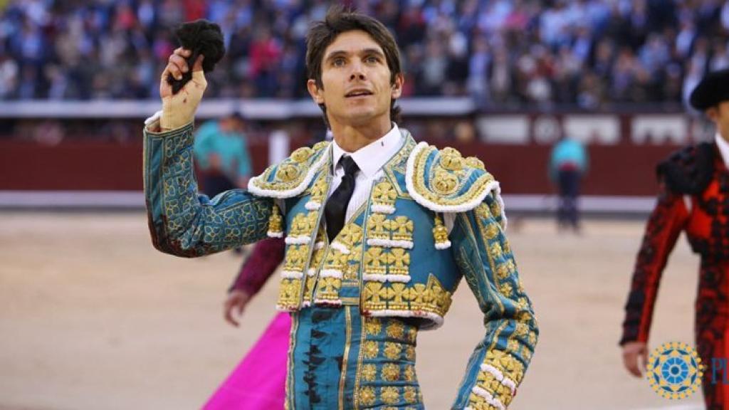 Castella, con la oreja que cortó al quinto toro de la tarde