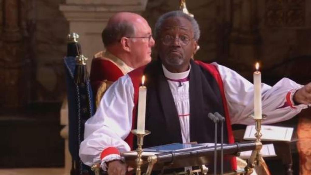 MIchael Curry durante la ceremonia religiosa.