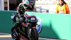 Zarco saluda a sus seguidores tras conseguir la pole en Le Mans.