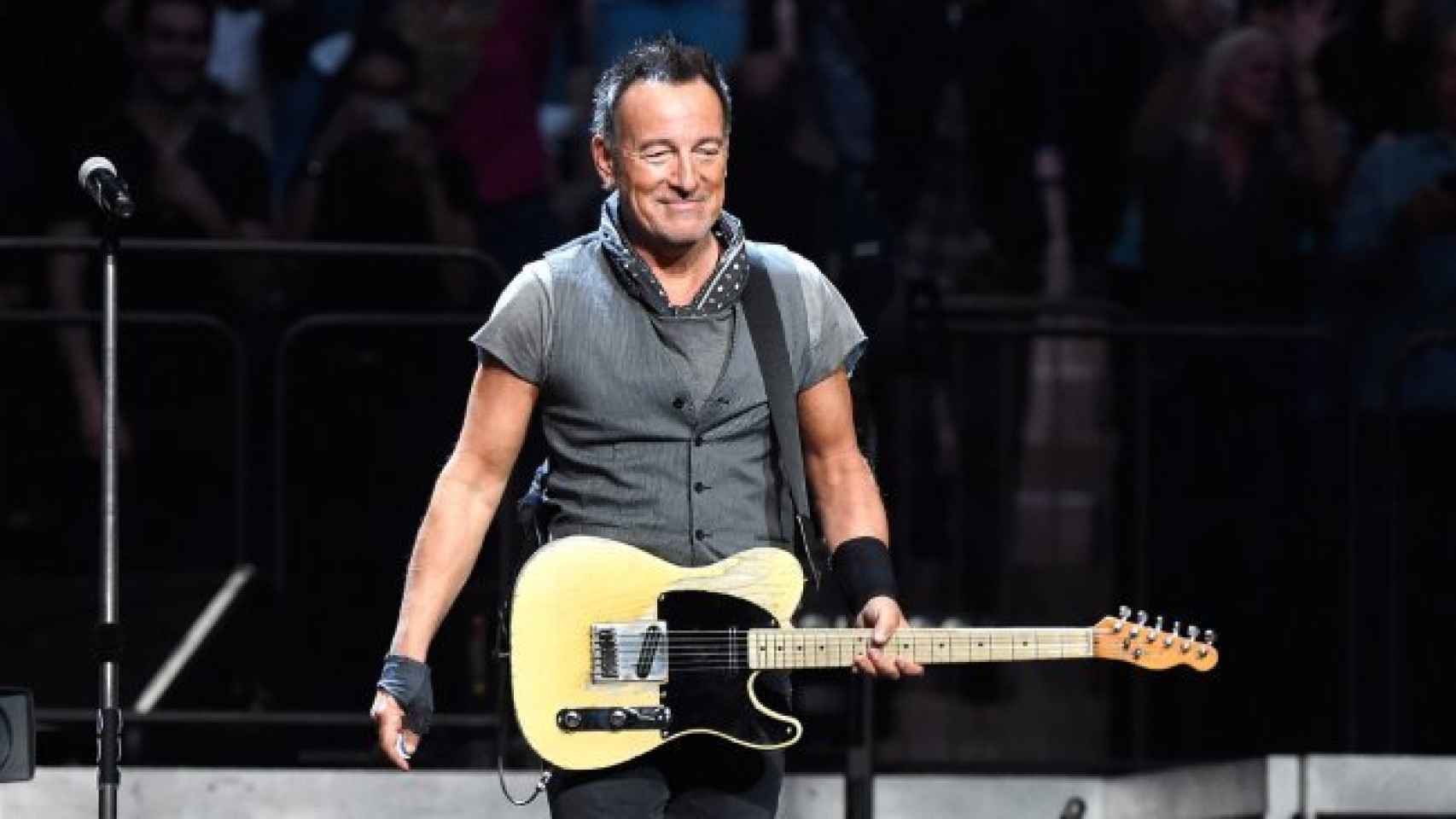 Bruce Springsteen en el escenario del Walker Kerr Theater de Nueva York