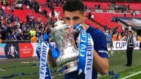 Álvaro Morata con la FA Cup. Foto: Instagram (@alvaromorata)