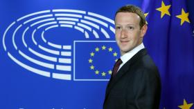 Zuckerberg, a su llegada al Parlamento Europeo.
