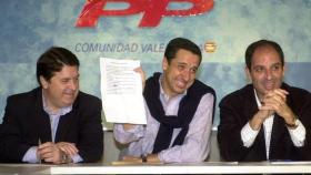 José Luis Olivas, Eduardo Zaplana y Francisco Camps en un acto del PP en 2012.