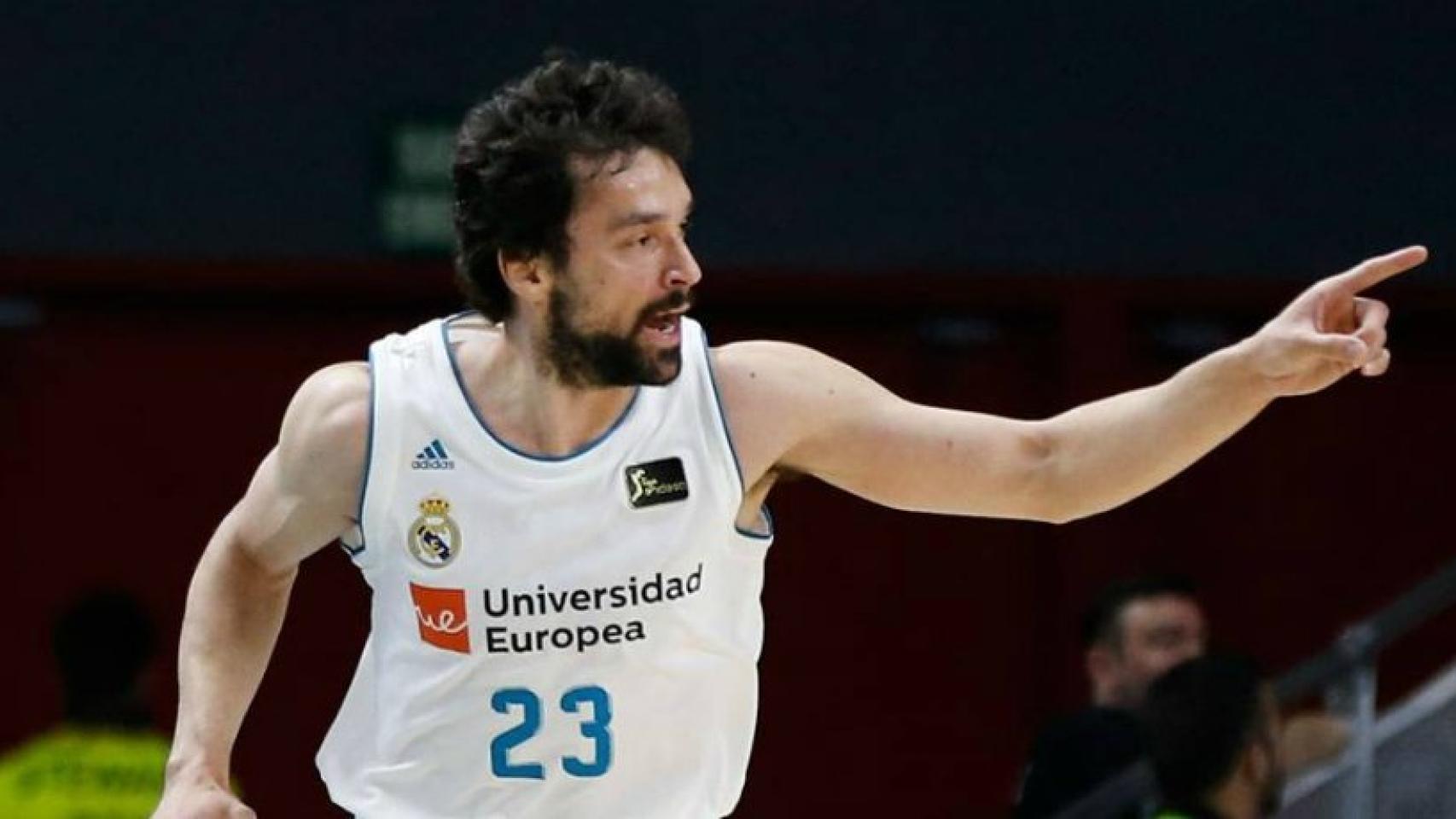 Llull celebra una canasta en ACB