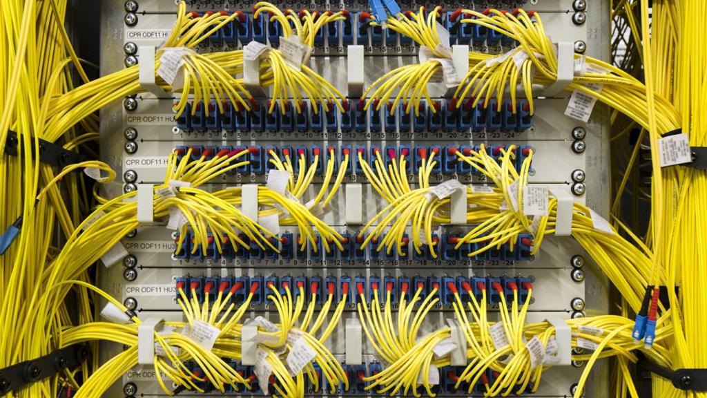 Cables en una de las instalaciones de DE-CIX.