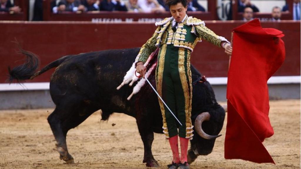 Cambiado de Roca Rey al sexto de la tarde, al que cortó una oreja