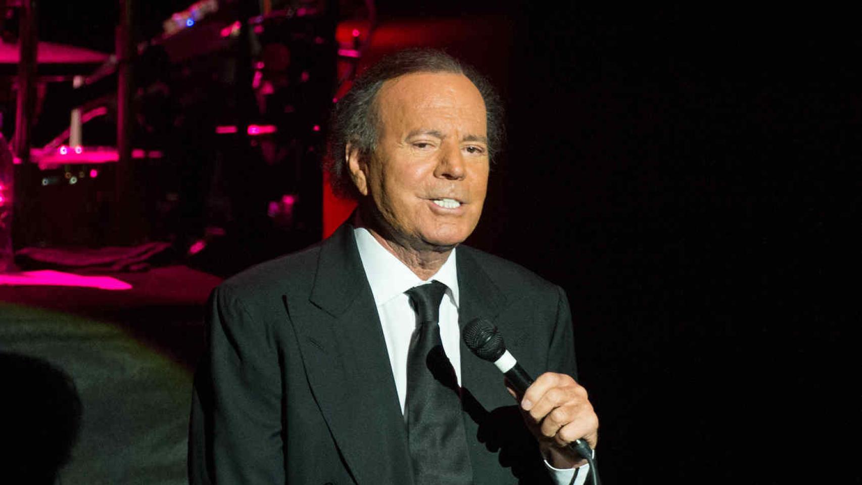 Julio Iglesias.