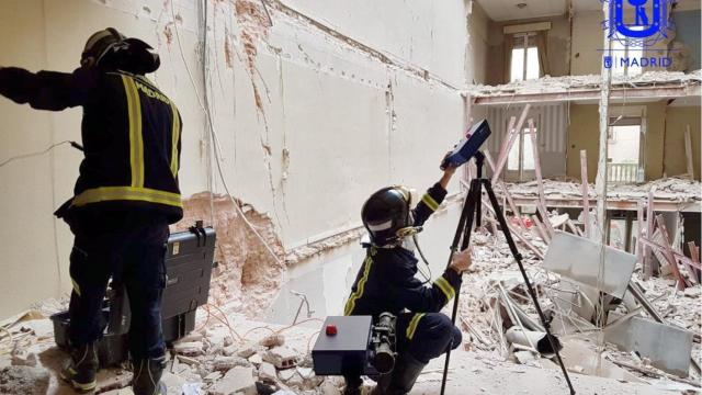 Trabajos de rescate en el edificio derrumbado.