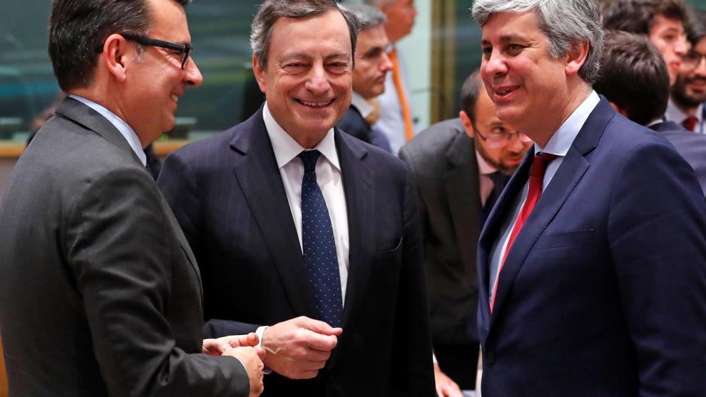 Escolano conversa con los presidentes del BCE, Mario Draghi, y del Eurogrupo, Mario Centeno