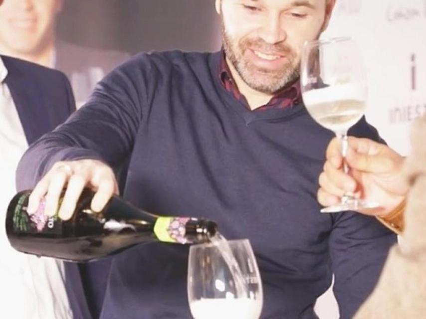 Andrés Iniesta en un acto con Bodegas Iniesta.