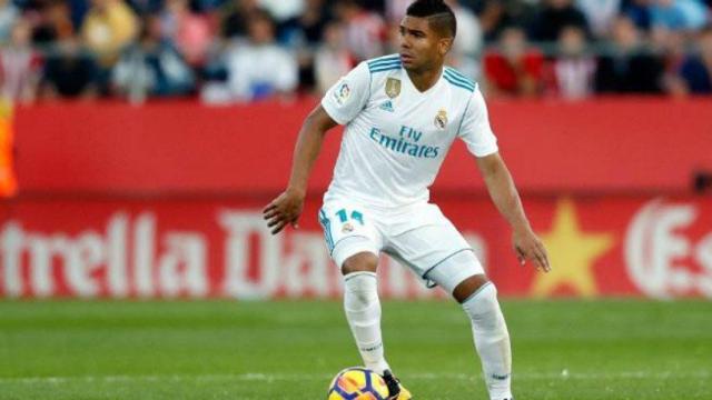 Casemiro conduce el balón