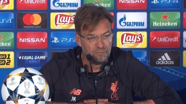 Klopp durante la rueda de prensa. Foto: Twitter (@elchiringuitotv).