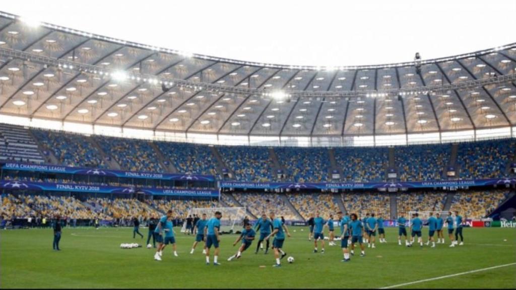 El Real Madrid realiza el último entrenamiento en el Olímpico de Kiev antes de la final