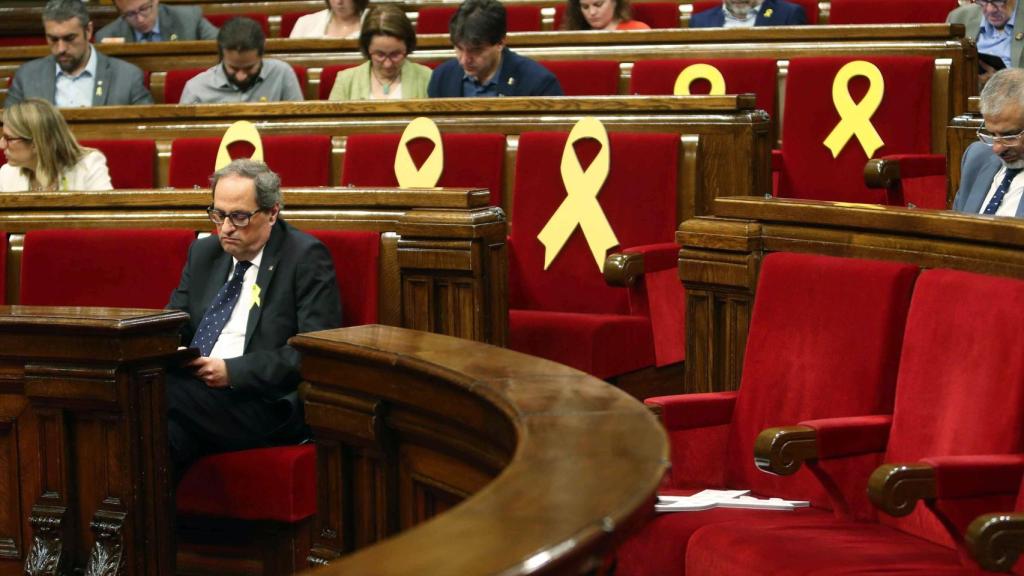 Torra en su escaño del Parlament