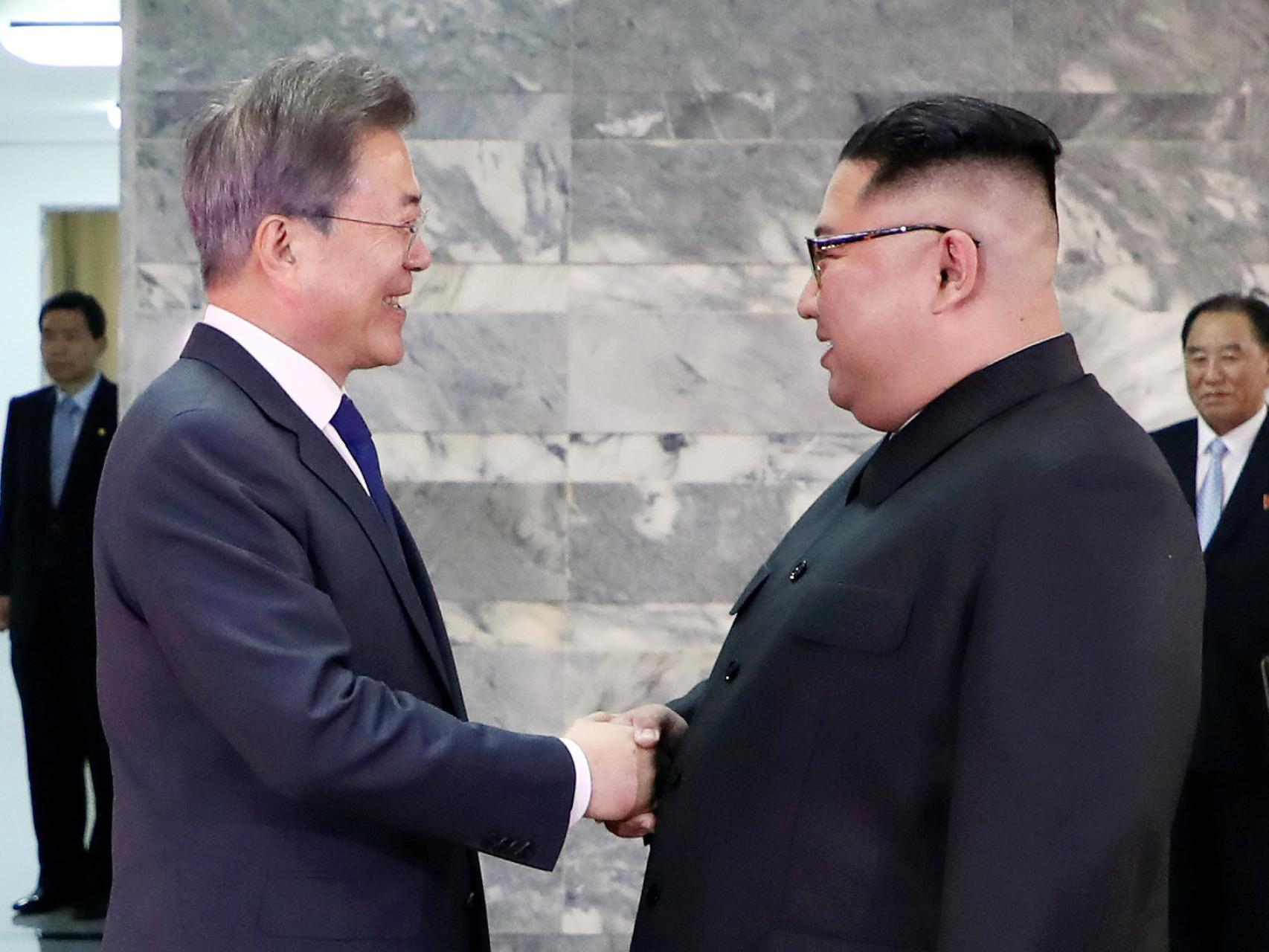 Moon Jae-in y Kim Jong-un durante su segunda reunión en un mes.