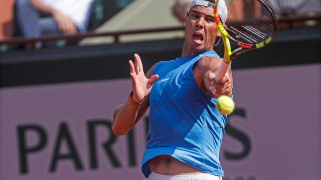 Nadal, entrenando en Roland Garros.