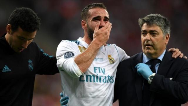 Carvajal se marcha entre lágrimas tras lesionarse. Foto: Twitter (@ChampionsLeague)