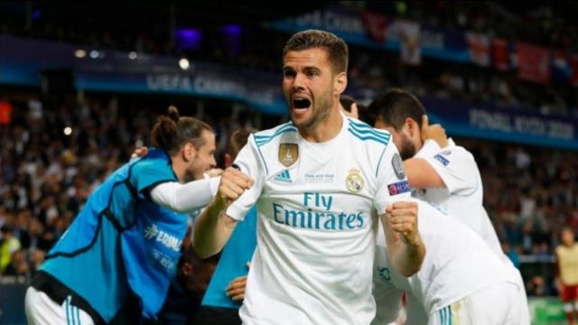 Nacho celebra el gol de Benzema al Liverpool